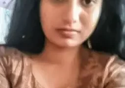 Desi girl Show her boobs and ass viral mms